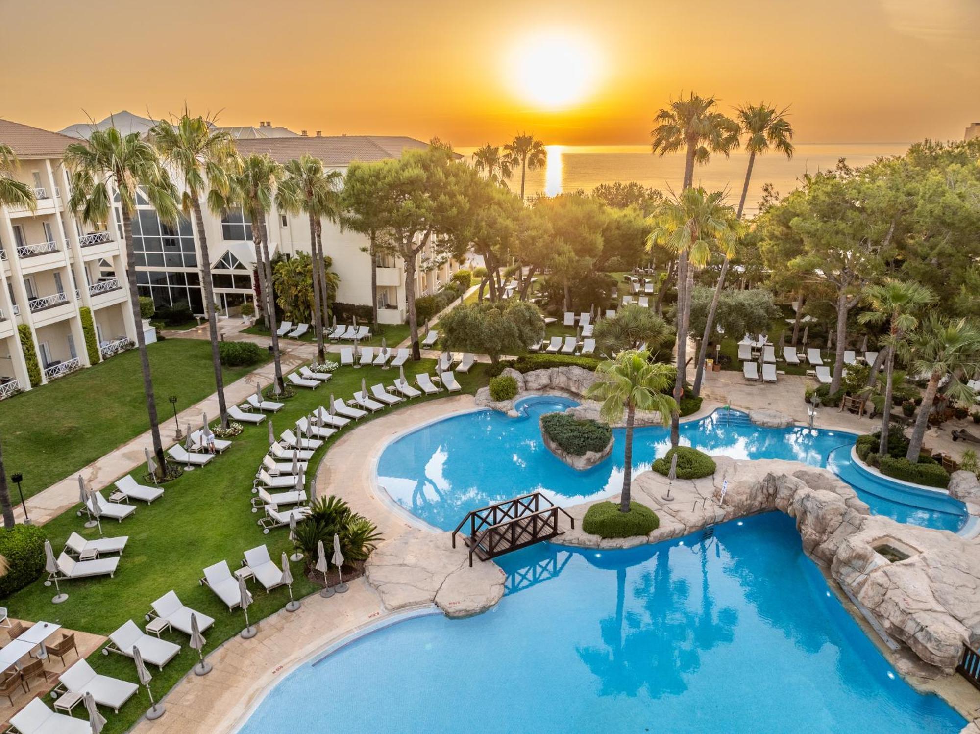 Grupotel Parc Natural & Spa Playa de Muro  Exterior photo Sunset at the hotel