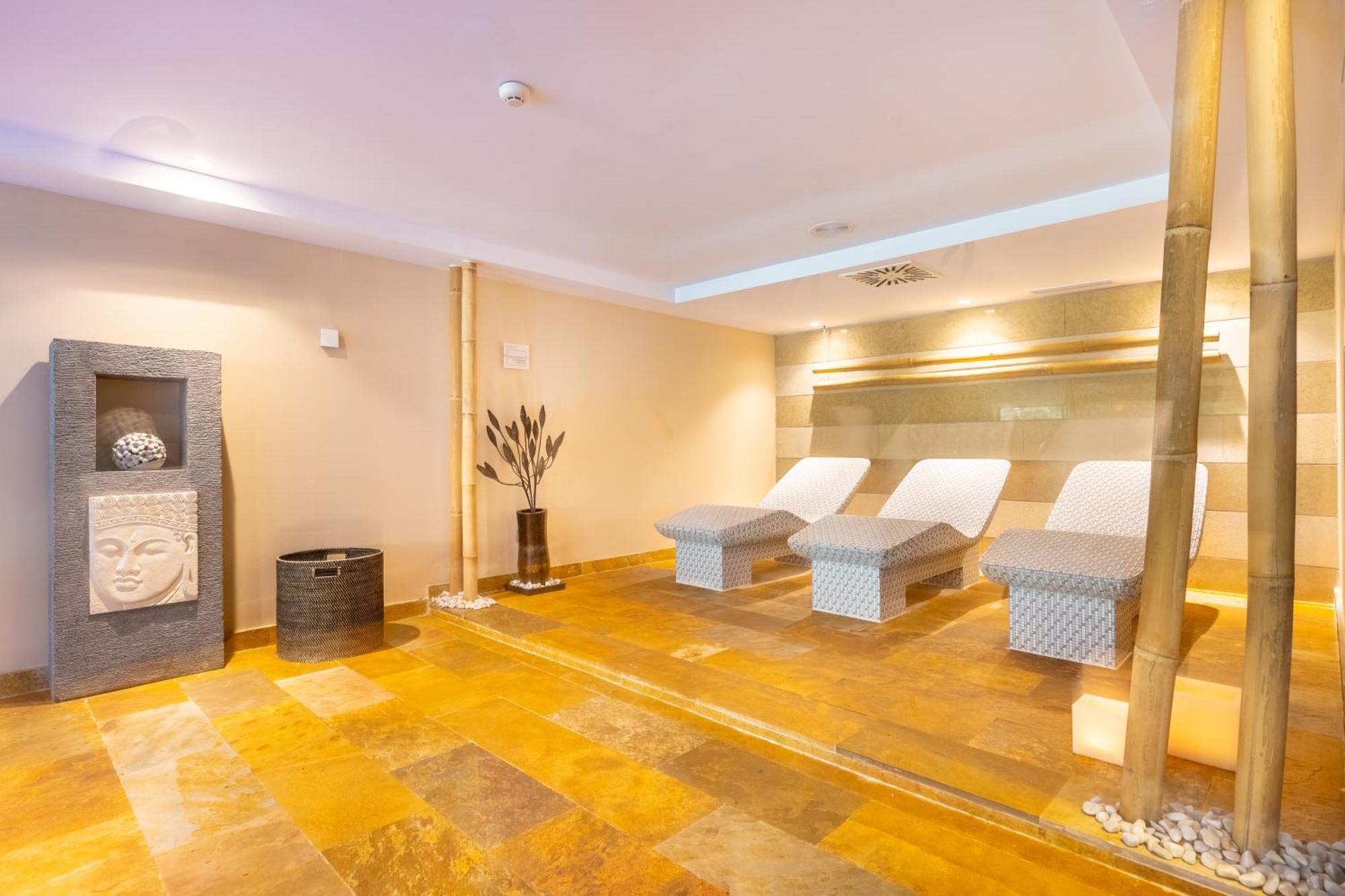Grupotel Parc Natural & Spa Playa de Muro  Exterior photo A relaxation room at a spa