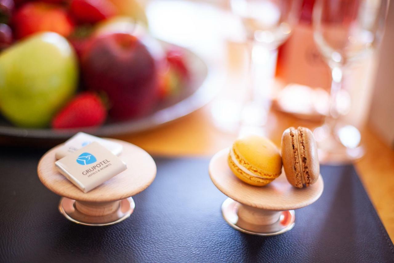 Grupotel Parc Natural & Spa Playa de Muro  Exterior photo Macarons